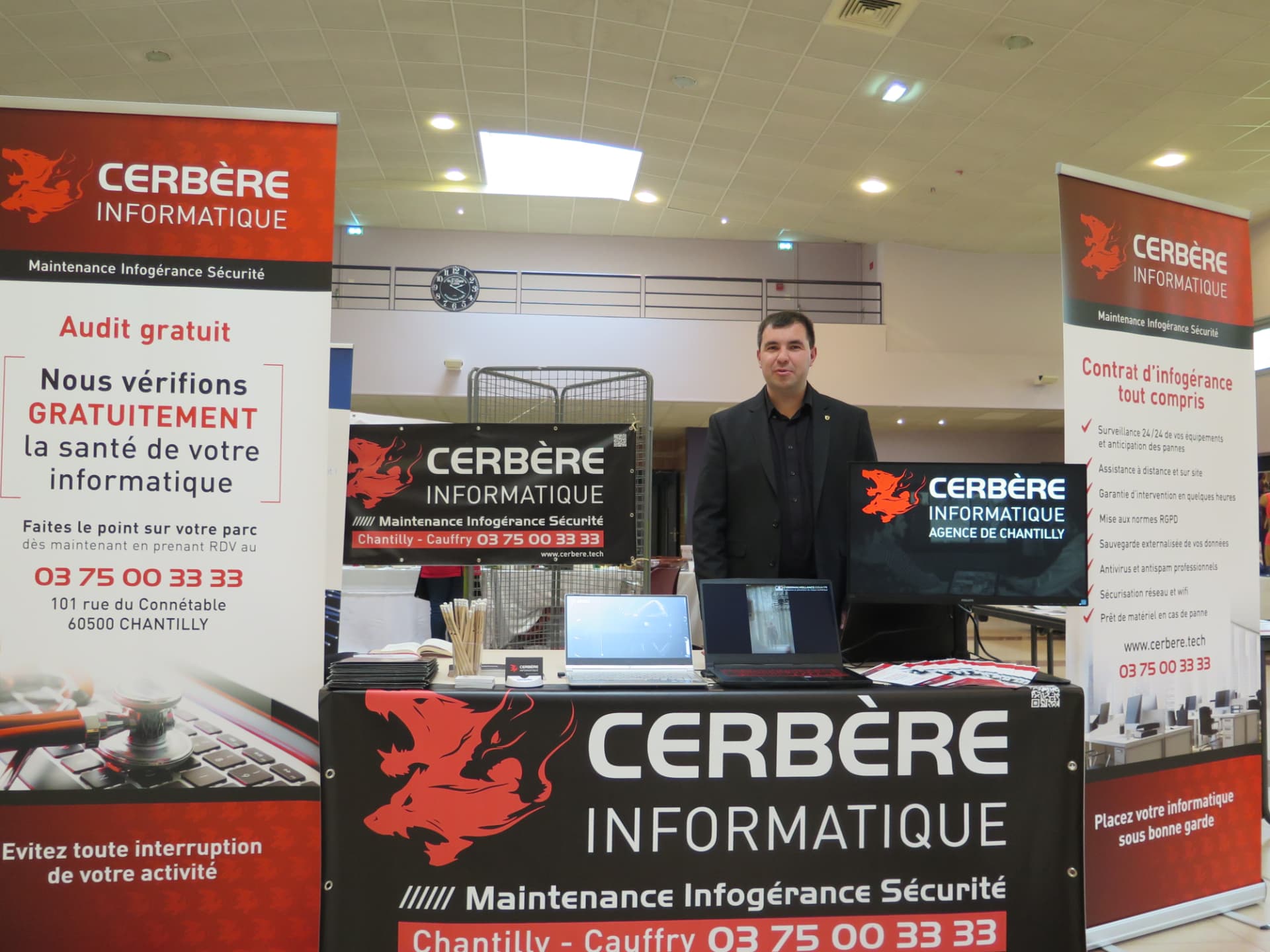 Stand Cerbère Informatique présentant la surveillance des équipements et l'anticipation des pannes